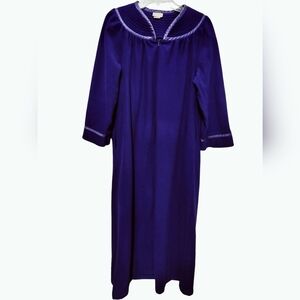 2073)Vintage Adonna Purple Zip Front Pockets Sleep Robe Lounge wear Size Medium